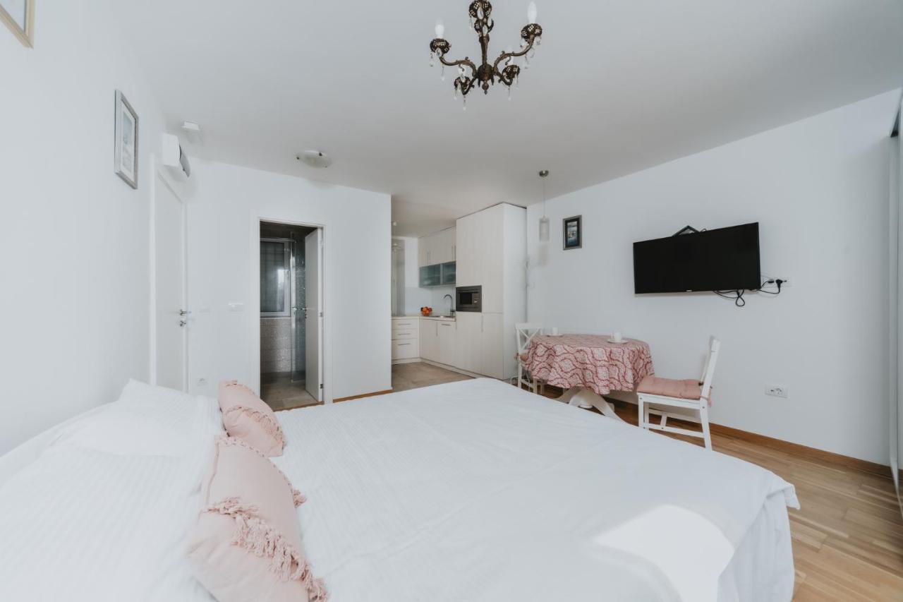 בודווה Apartments Trifunovic Old Town מראה חיצוני תמונה