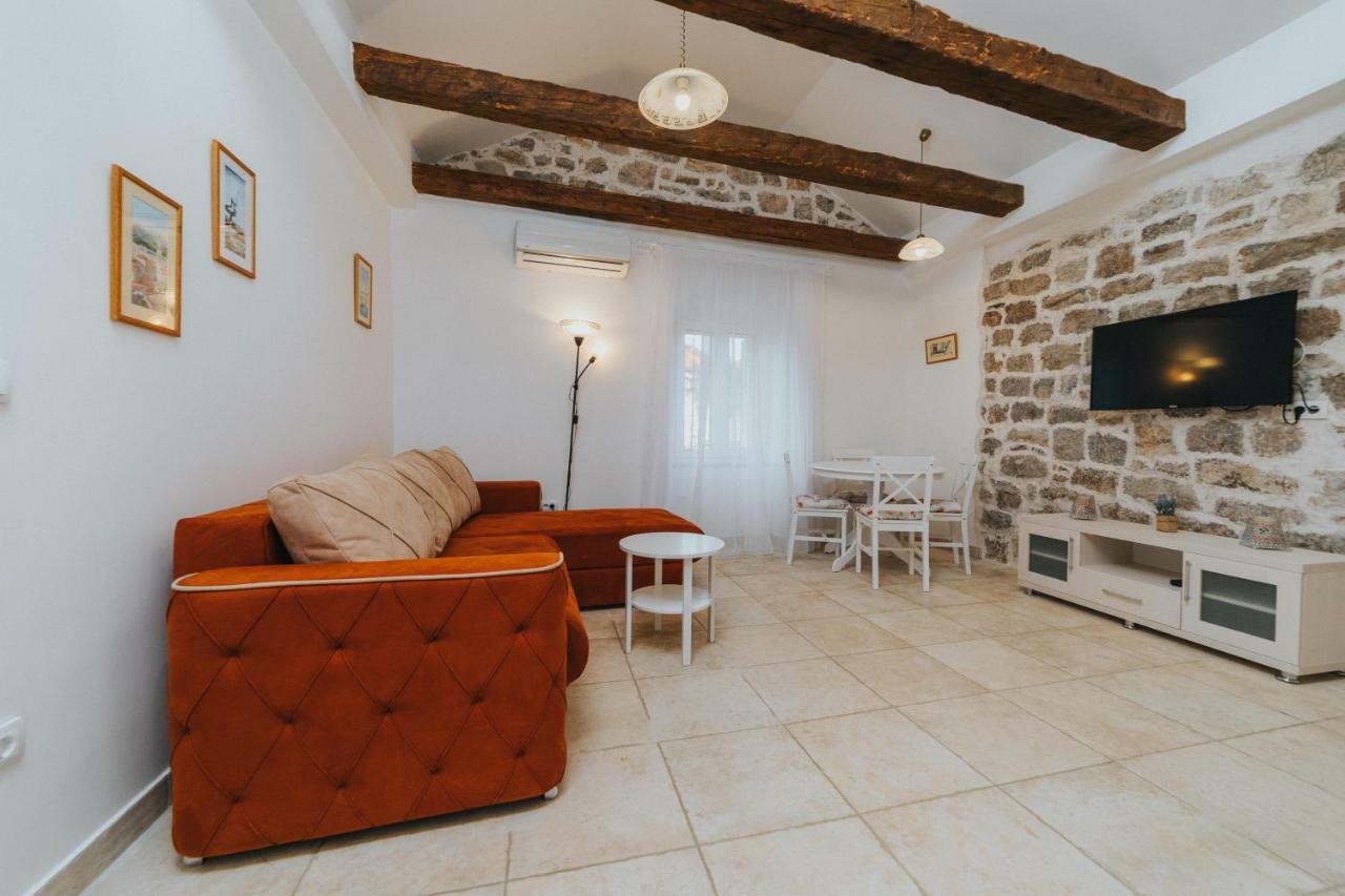 בודווה Apartments Trifunovic Old Town מראה חיצוני תמונה