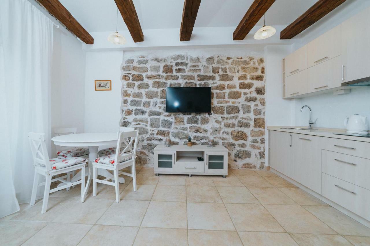 בודווה Apartments Trifunovic Old Town מראה חיצוני תמונה