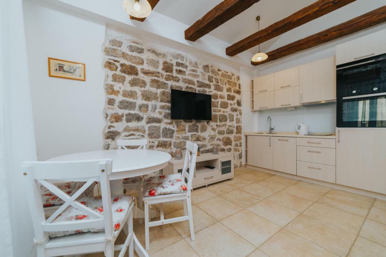 בודווה Apartments Trifunovic Old Town מראה חיצוני תמונה